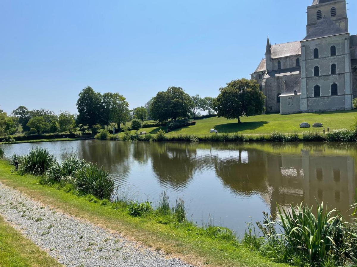 Le Courtil Villa Cerisy-la-Foret Eksteriør bilde